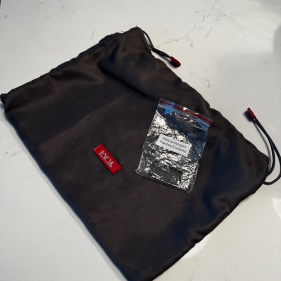 TUMI ARRIVÉ MARTIN SLING - Picture 4 of 9